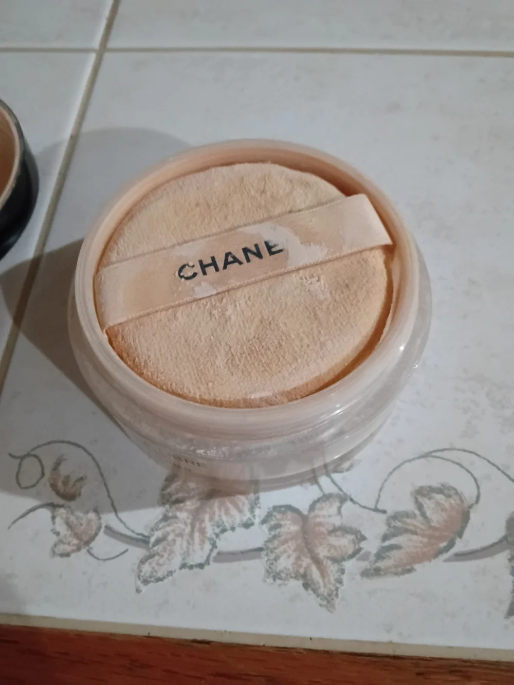 CHANEL Natural Finish Loose Powder - Light Beige, Black Lid